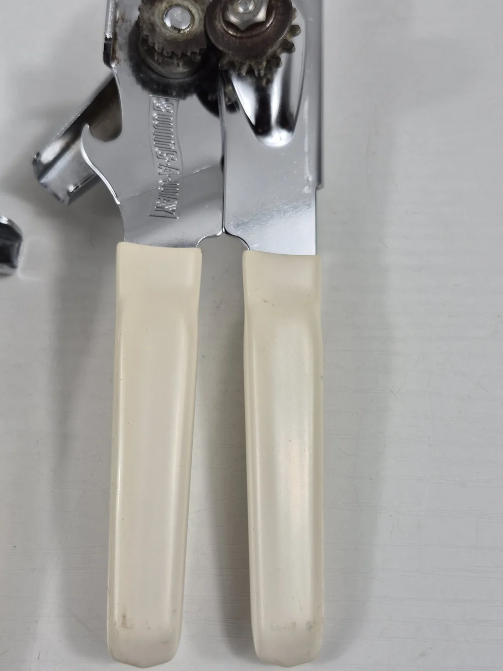2 Vintage SWING-A-WAY Swing Away Manual Can Opener Bottle Opener Soft Handle USA